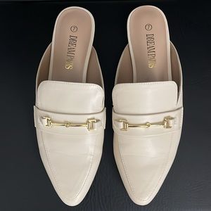 Size 7W Neutral BeigeMules New But Runs .5 size Large. Best for 7.5 Sized Foot